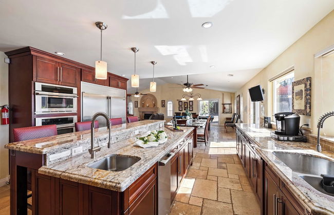 Chardonnay Charm by Avantstay Luxe Group Retreat w/ Pool Mins to Wineries - Photo 11