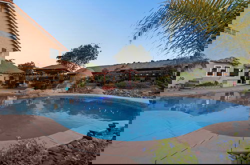 Photo 34 - Chardonnay Charm by Avantstay Luxe Group Retreat w/ Pool Mins to Wineries