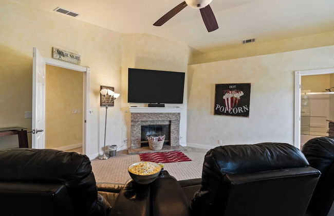 Chardonnay Charm by Avantstay Luxe Group Retreat w/ Pool Mins to Wineries - Photo 17
