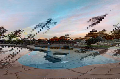 Photo 2 - Chardonnay Charm by Avantstay Luxe Group Retreat w/ Pool Mins to Wineries