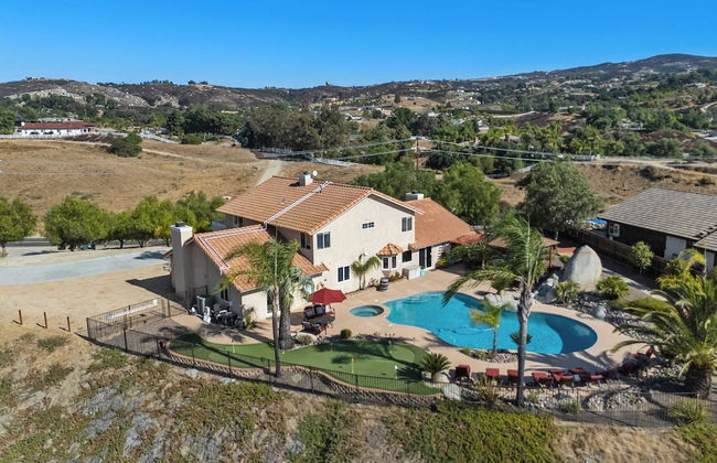 Chardonnay Charm by Avantstay Luxe Group Retreat w/ Pool Mins to Wineries - Photo 49
