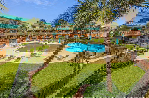 Foto 44 - Coastal Bliss Beach Condo With Pool Free Tix