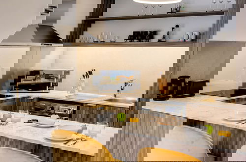 Photo 7 - Upscale Urban Haven at City Suite 906