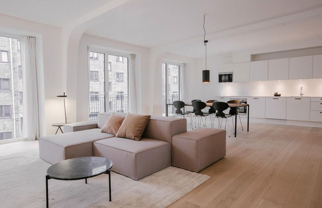Stunning 2-bed w Large Balcony - Foto 2