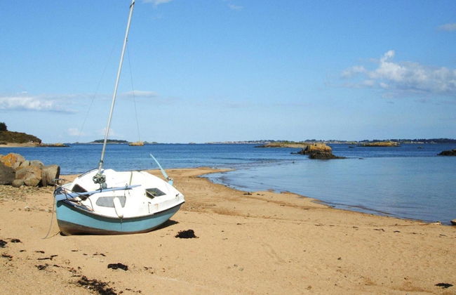 Holiday Home in Beautiful Breton Estate, Lanmodez - Foto 16