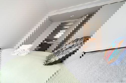 Foto 8 - Stylish Two-bedroom Apartment in Canary Wharf