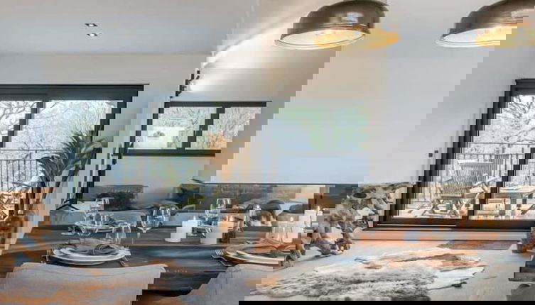 Foto 1 - Luxurious Apartment With Parking