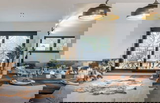 Foto 1 - Luxurious Apartment With Parking