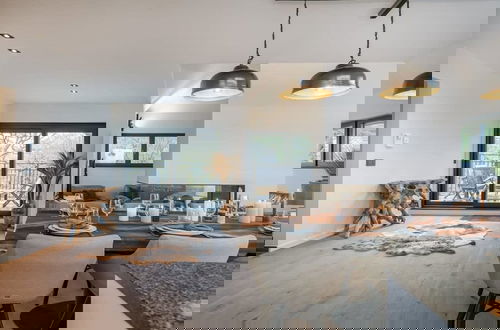 Foto 42 - Luxurious Apartment With Parking