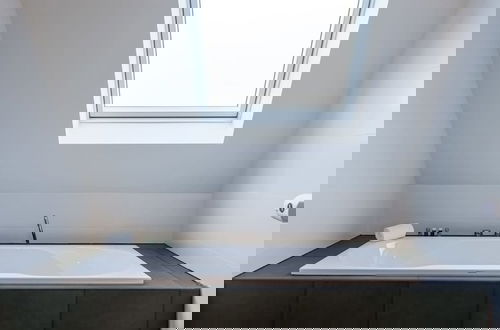 Foto 57 - Luxurious Apartment With Parking