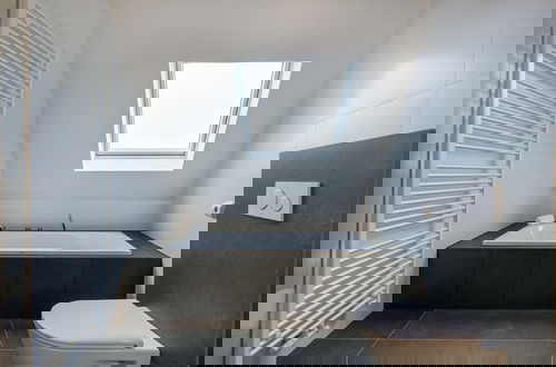 Foto 58 - Luxurious Apartment With Parking