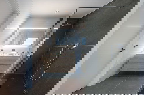 Foto 43 - Luxurious Apartment With Parking