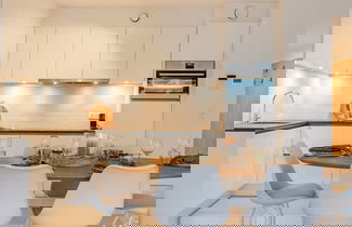 Foto 3 - Bright Apartment in Sky Garden With Terrace