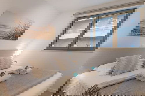 Foto 4 - Bright Apartment in Sky Garden With Terrace