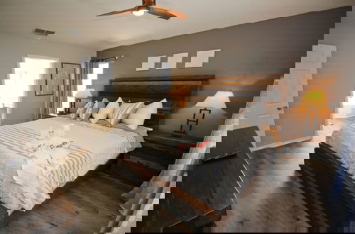 Photo 13 - Newly Renovated Home With Calming Atmosphere