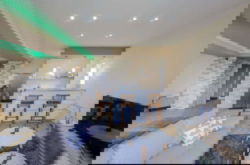 Foto 1 - Villa Pave - Six-bedroom Villa With Terrace and Swimming Pool