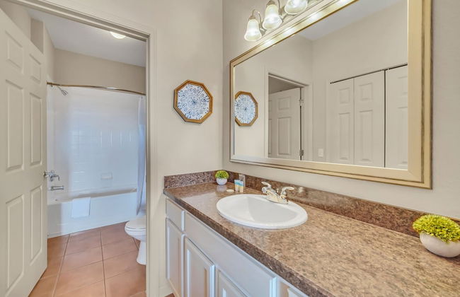2BR Condo - Hot Tub Pool and More- Near Disney - Foto 25