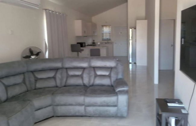 Beach-view 2 Bed Apartment Sleeps 4 - Free Parking - Foto 6