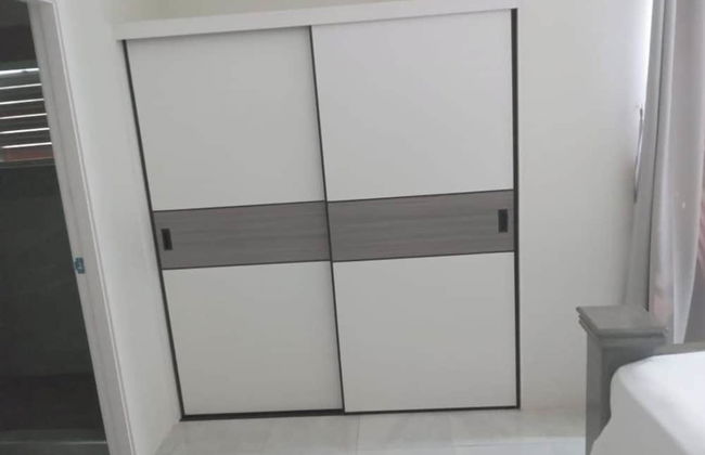 Beach-view 2 Bed Apartment Sleeps 4 - Free Parking - Foto 2