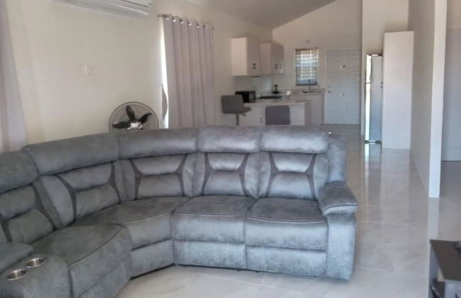 Beach-view 2 Bed Apartment Sleeps 4 - Free Parking - Foto 5