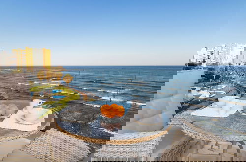 Foto 1 - 1 Line Beachfront Apartment With Stunning sea View