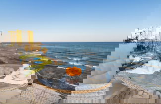 Photo 1 - 1 Line Beachfront Apartment With Stunning sea View