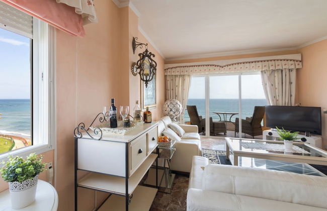 1 Line Beachfront Apartment With Stunning sea View - Foto 5