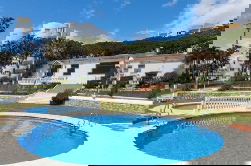 Foto 6 - 1 Line Beachfront Apartment With Stunning sea View