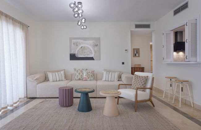 3 Bedroom, 3 Bathroom Beachside Apartment - Photo 7