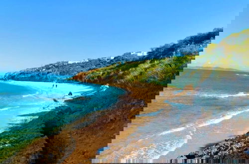 Foto 16 - Luxurious Sea View With Private Beach in Gammarth Marsa