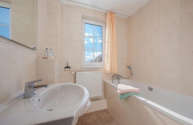 Restyled Villa with Washing Machine near River Moselle - Foto 10