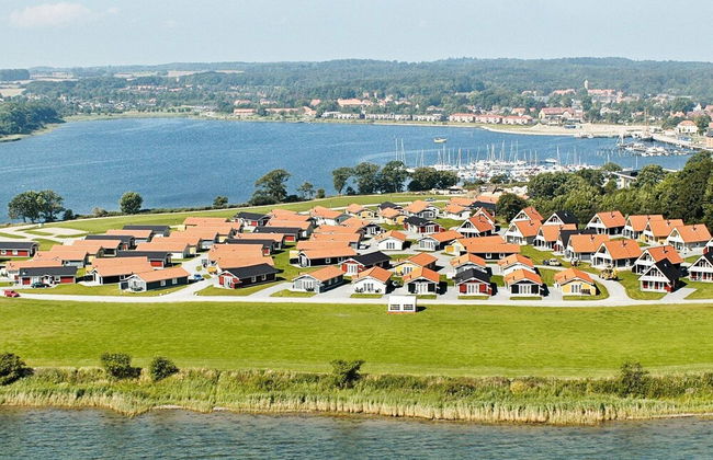 8 Person Holiday Home on a Holiday Park in Grasten - Foto 12