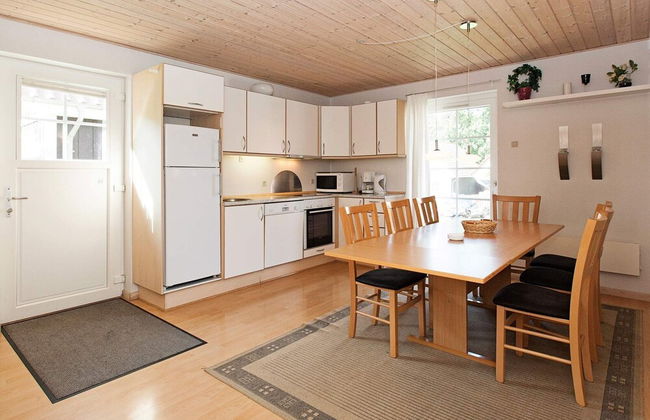 8 Person Holiday Home on a Holiday Park in Grasten - Foto 3