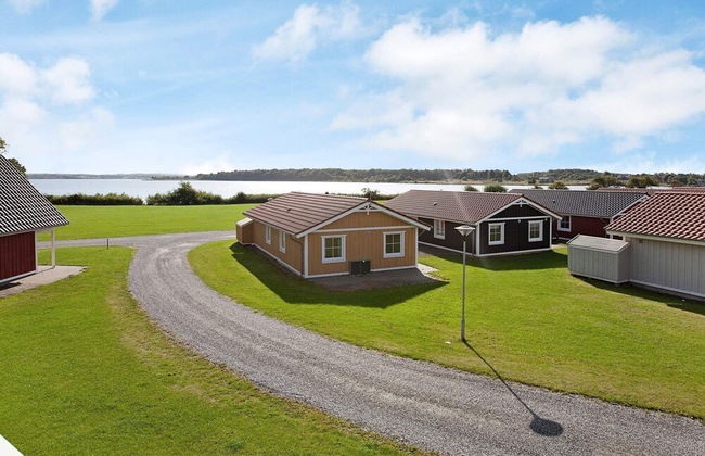8 Person Holiday Home on a Holiday Park in Grasten - Foto 13