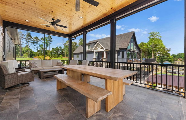 Black Bear Lodge by Avantstay Lakefront, Dock, Pool, Theater Sleeps 20+ - Photo 55