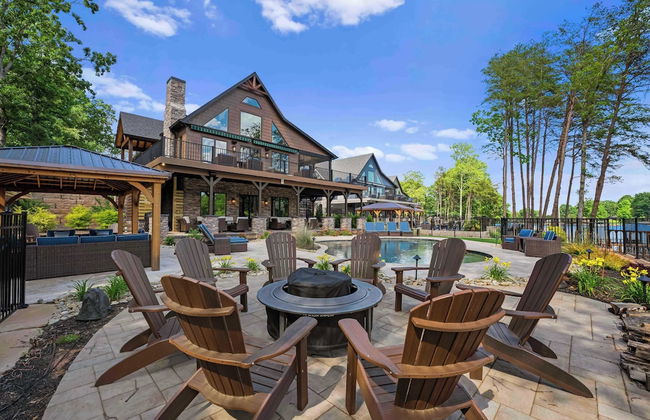 Black Bear Lodge by Avantstay Lakefront, Dock, Pool, Theater Sleeps 20+ - Photo 62
