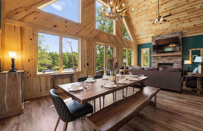 Black Bear & Blue Heron by Avantstay 2 Lakefront Homes, Sleeps 43 Pool, Dock, Theater - Photo 74
