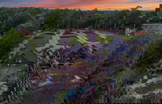 Foto 1 - Black Bear & Blue Heron by Avantstay 2 Lakefront Homes, Sleeps 43 Pool, Dock, Theater
