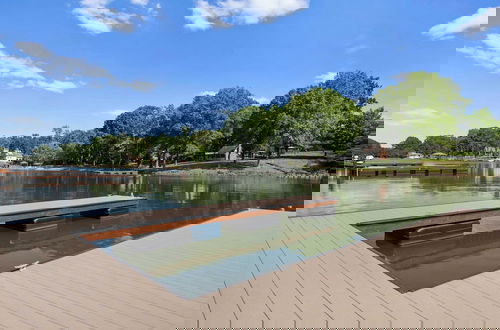Foto 69 - Black Bear & Blue Heron by Avantstay 2 Lakefront Homes, Sleeps 43 Pool, Dock, Theater