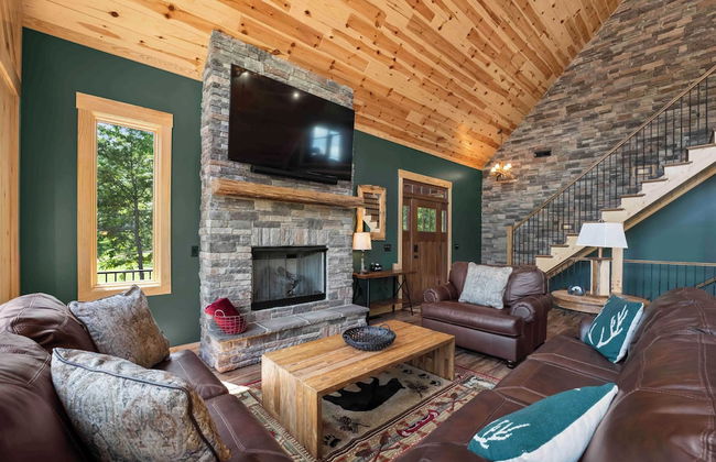 Black Bear & Blue Heron by Avantstay 2 Lakefront Homes, Sleeps 43 Pool, Dock, Theater - Photo 71