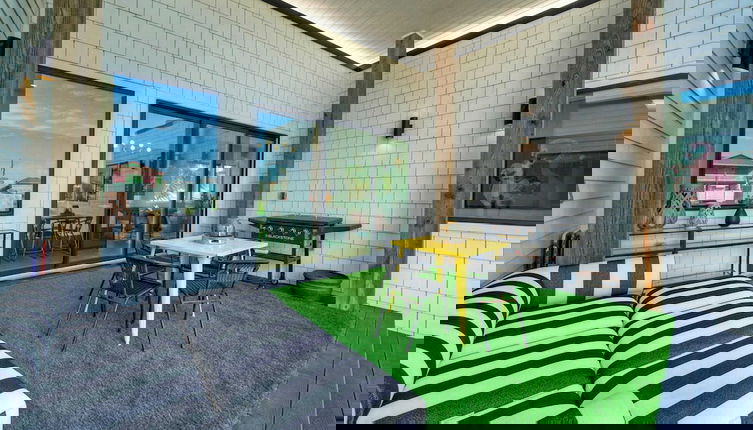Foto 1 - Modern Design, 3 Mins to the Beach Boat Parking The Beach Box by Avantstay