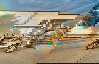 Foto 2 - Modern Design, 3 Mins to the Beach Boat Parking The Beach Box by Avantstay