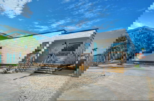 Foto 4 - Modern Design, 3 Mins to the Beach Boat Parking The Beach Box by Avantstay