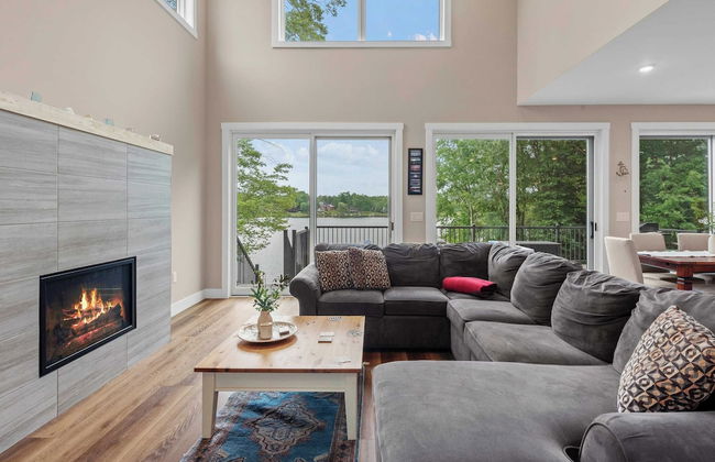 Lakeside Serenity by Avantstay Lakefront, Newly Built, Deck w/ Views! - Photo 39