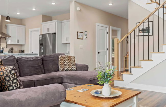 Lakeside Serenity by Avantstay Lakefront, Newly Built, Deck w/ Views! - Photo 28