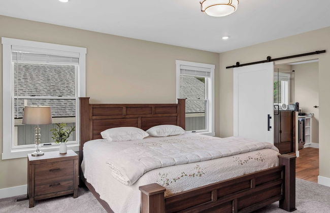 Lakeside Serenity by Avantstay Lakefront, Newly Built, Deck w/ Views! - Photo 40