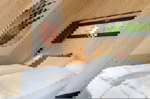 Foto 5 - Modern Holiday Home With sun Shower