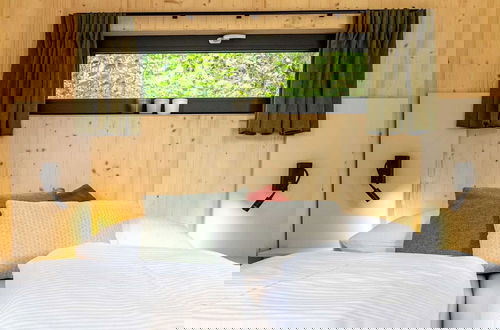 Foto 2 - Modern Holiday Home With sun Shower