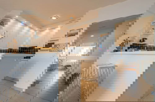 Foto 7 - Apartment in Koksijde With Stunning Sea View