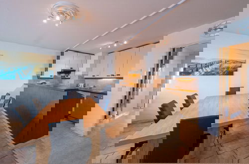 Foto 8 - Bright Apartment Near the Center